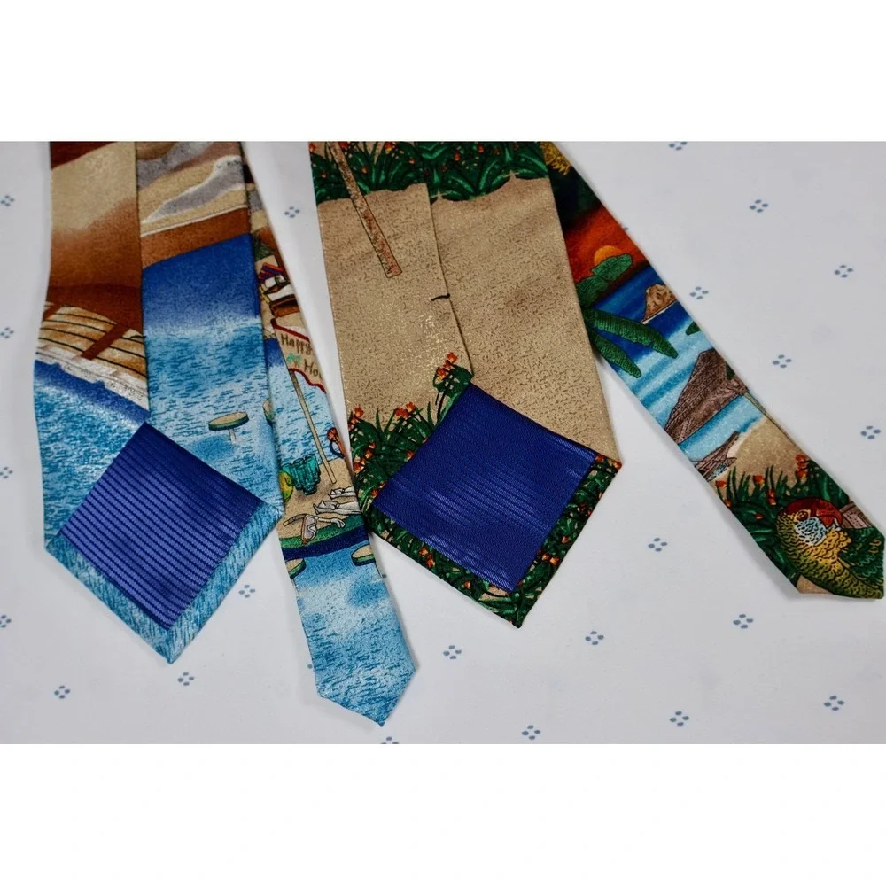 Tropical Isle‎ Silk Tie Beach Tiki Bar Parrot Happy Hour Fun Vacation Hawaill